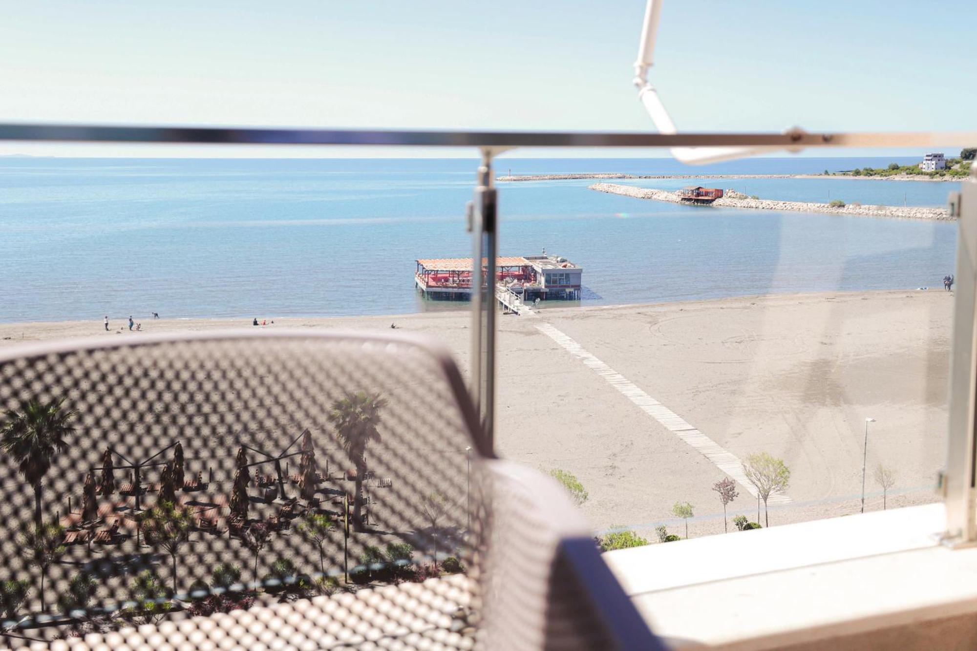 Hotel Frojd - Beach Front Resort Shëngjin Eksteriør billede