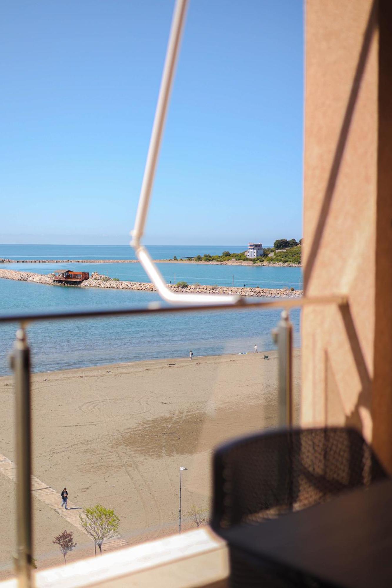 Hotel Frojd - Beach Front Resort Shëngjin Eksteriør billede