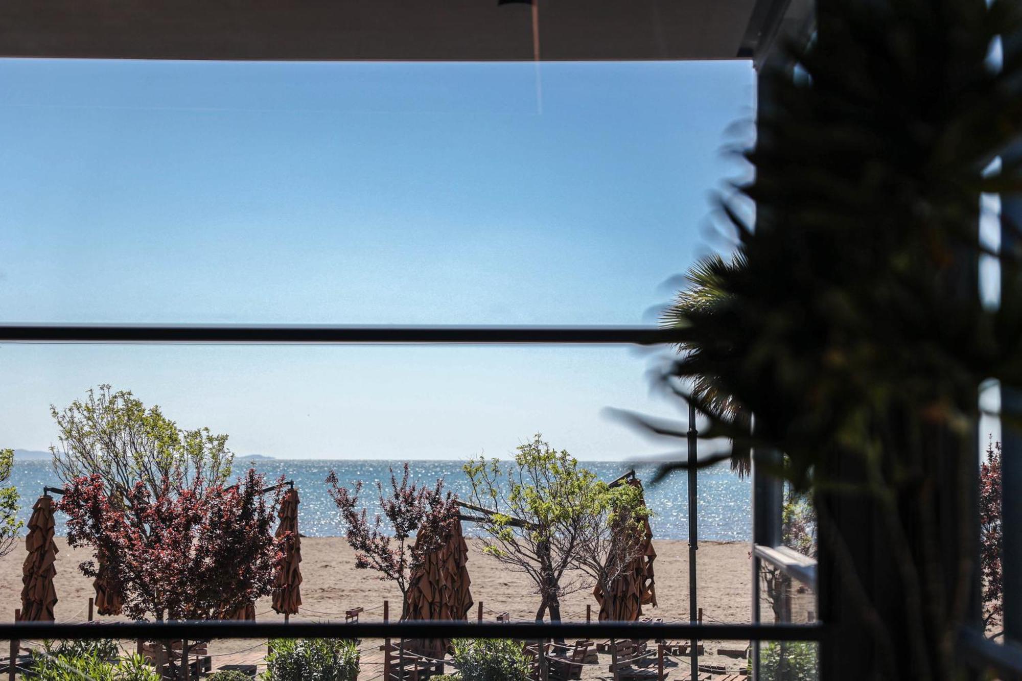 Hotel Frojd - Beach Front Resort Shëngjin Eksteriør billede