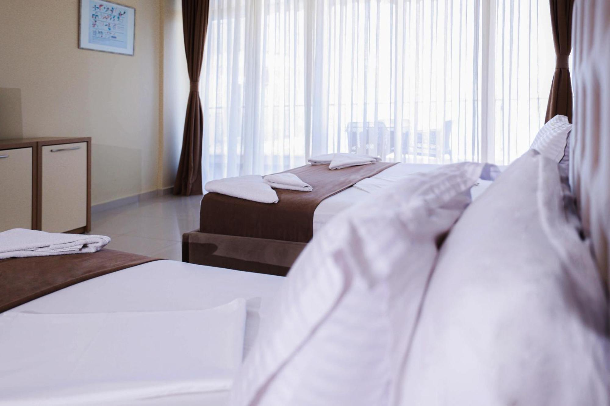 Hotel Frojd - Beach Front Resort Shëngjin Eksteriør billede