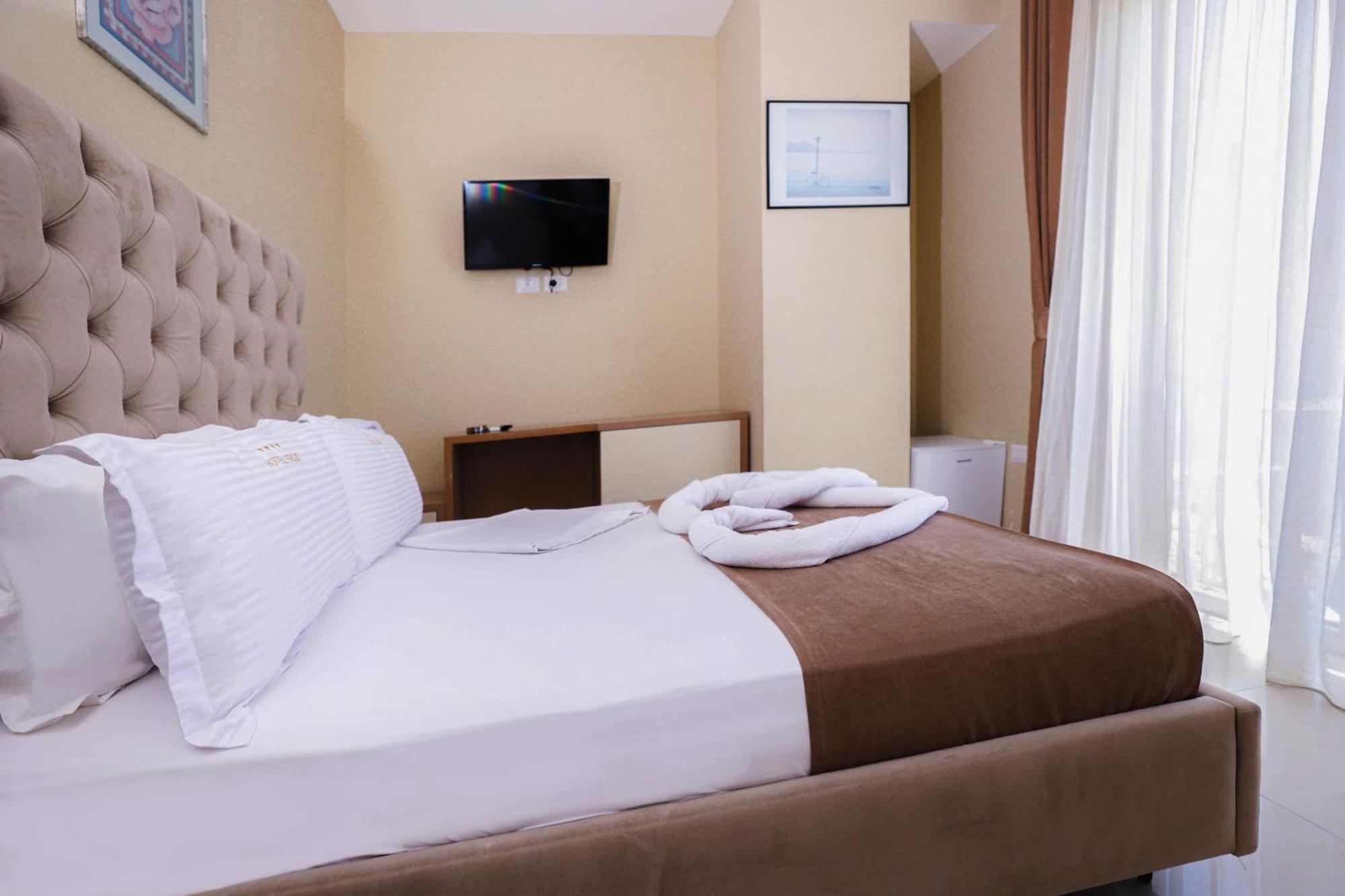 Hotel Frojd - Beach Front Resort Shëngjin Eksteriør billede