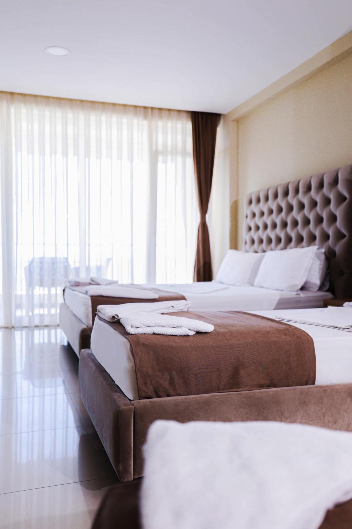 Hotel Frojd - Beach Front Resort Shëngjin Eksteriør billede