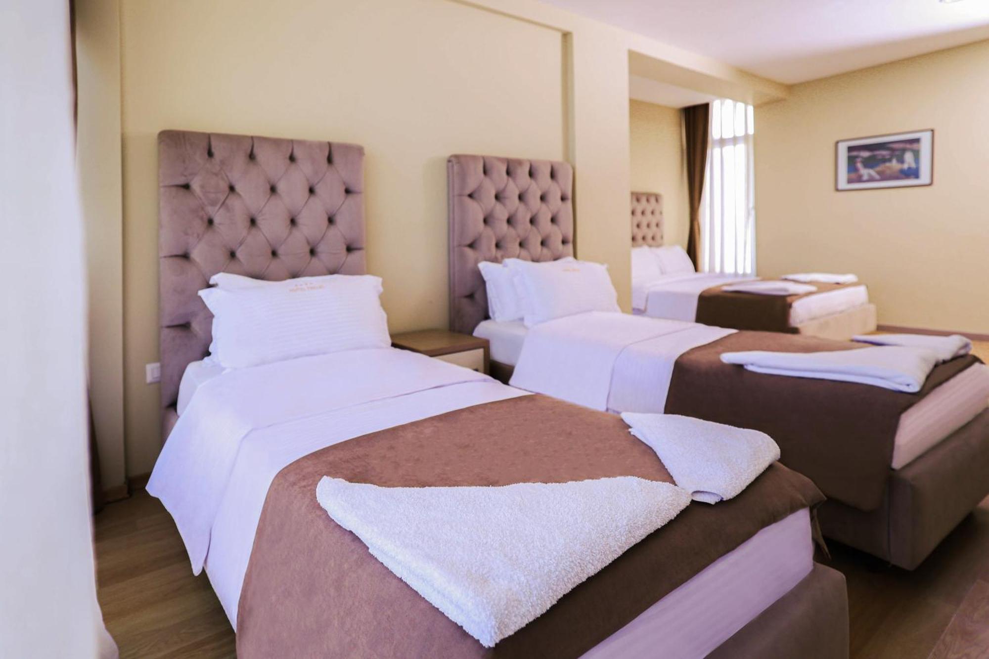 Hotel Frojd - Beach Front Resort Shëngjin Eksteriør billede